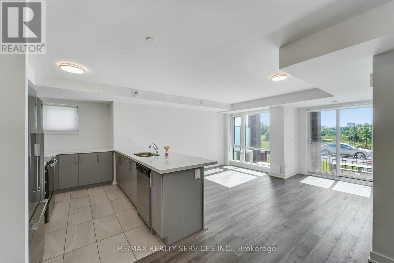Photo 9 of 13 155 Veterans Drive, Brampton ON