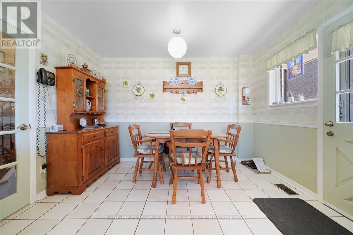 Photo 12 of 2374 Truscott Drive, Mississauga ON