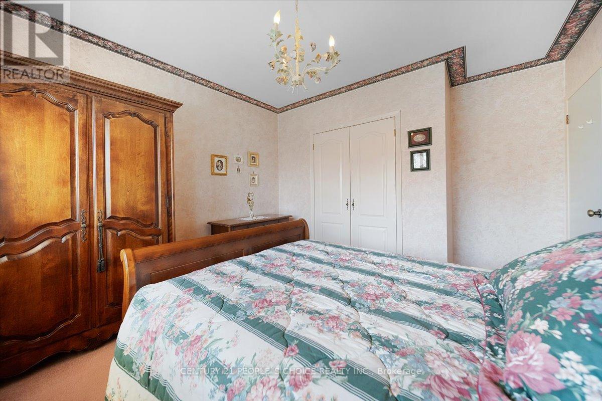 Photo 17 of 2374 Truscott Drive, Mississauga ON