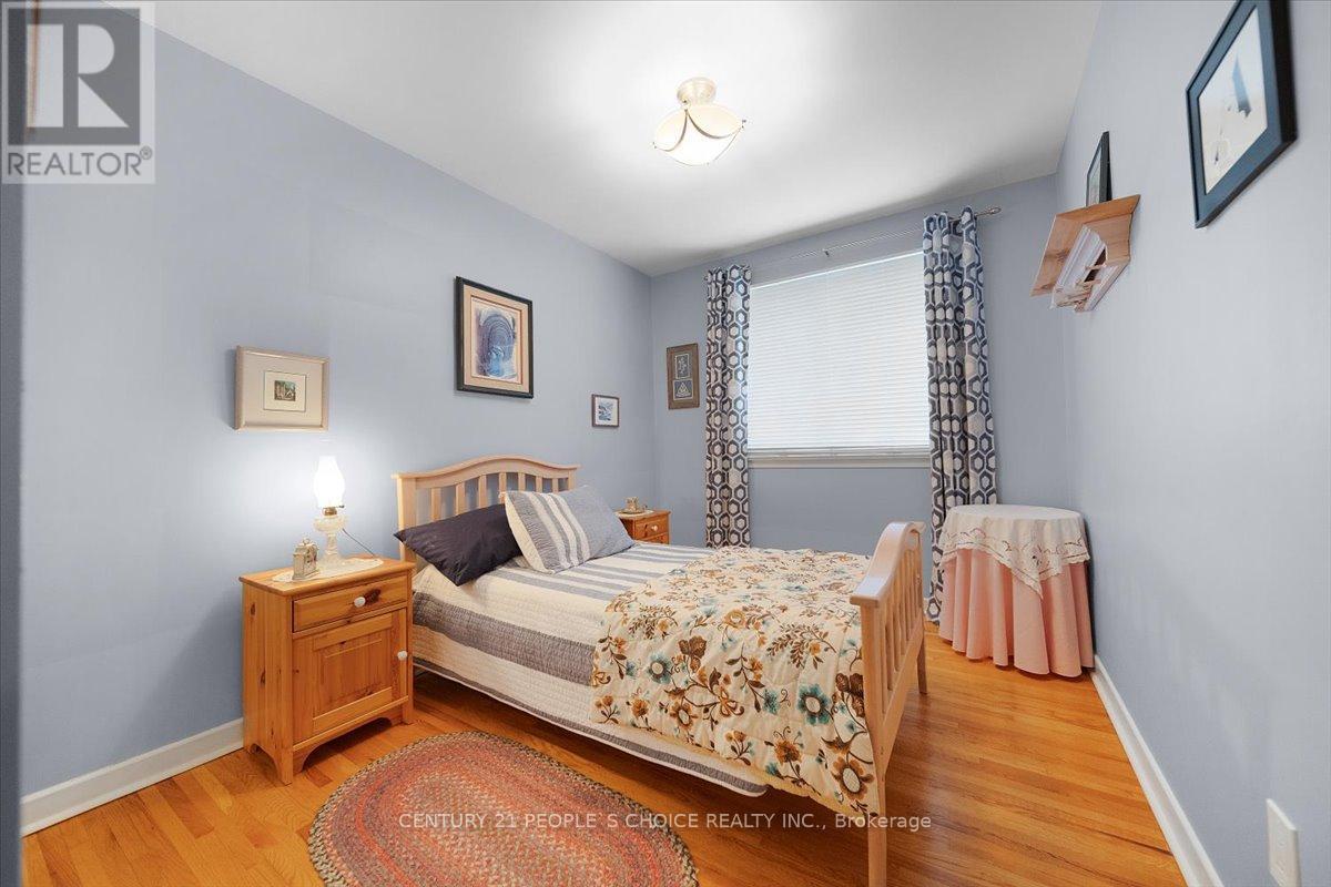 Photo 19 of 2374 Truscott Drive, Mississauga ON