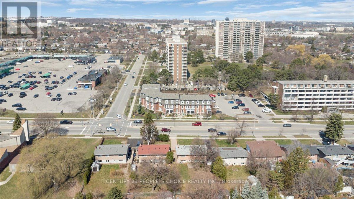 Photo 31 of 2374 Truscott Drive, Mississauga ON