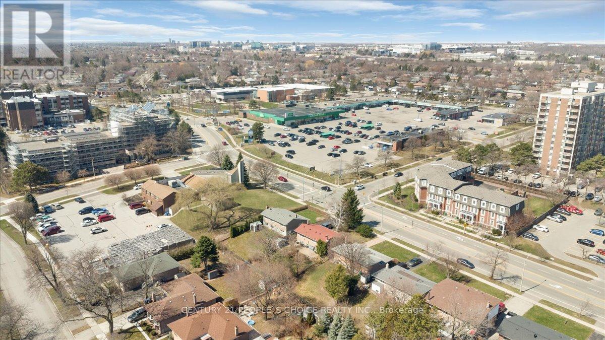 Photo 32 of 2374 Truscott Drive, Mississauga ON