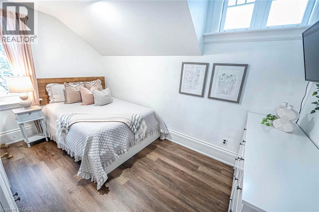 Photo 27 of 112 Court Street N, Milton ON