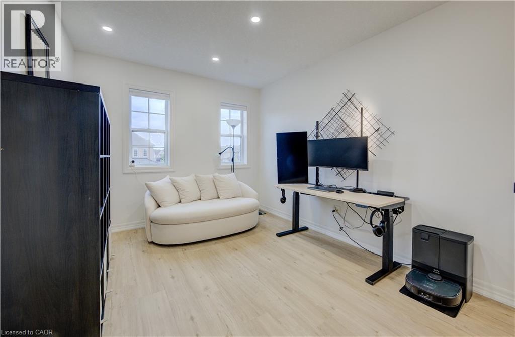 Photo 18 of 275 Falconridge Drive, Kitchener ON