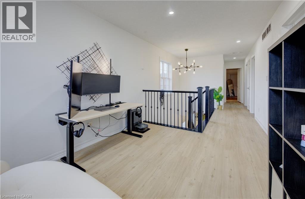 Photo 19 of 275 Falconridge Drive, Kitchener ON