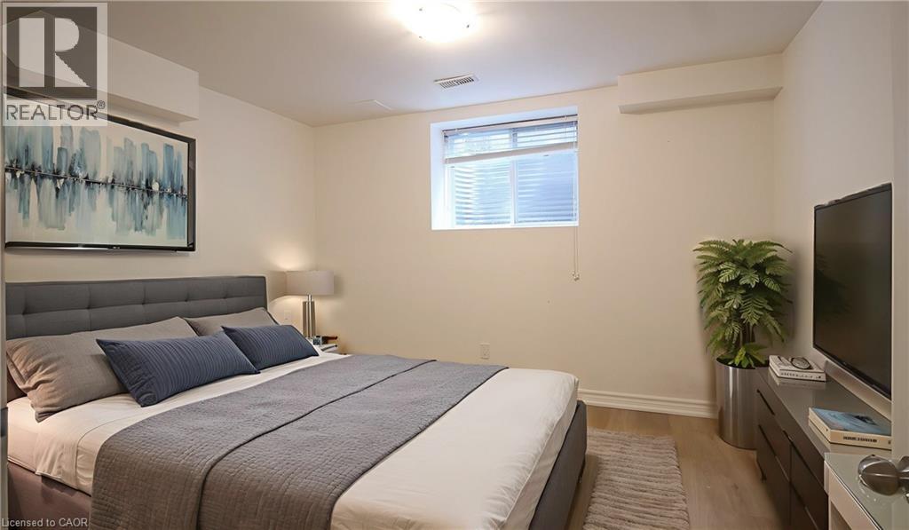 Photo 31 of 275 Falconridge Drive, Kitchener ON