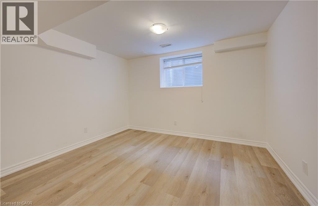 Photo 32 of 275 Falconridge Drive, Kitchener ON