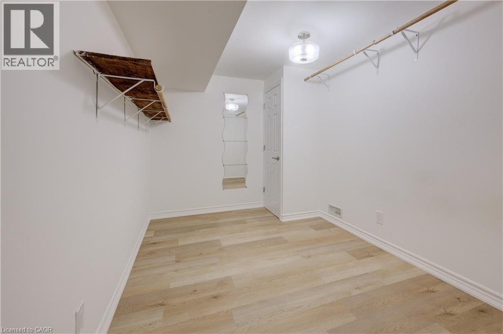 Photo 34 of 275 Falconridge Drive, Kitchener ON