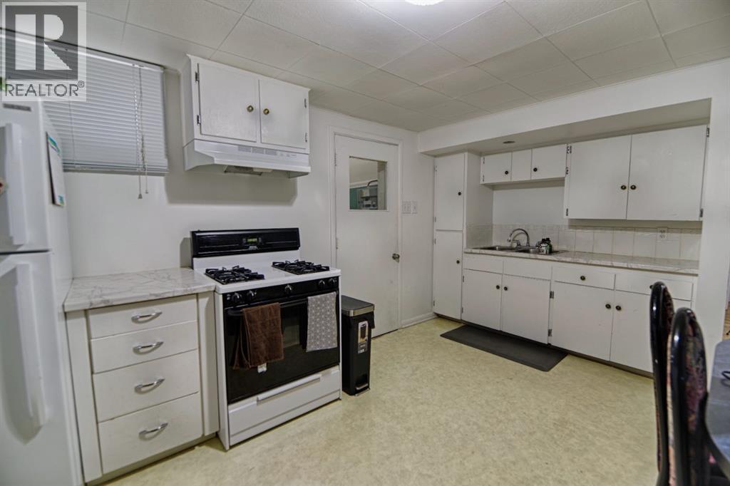 Photo 15 of 1141 Scenic Drive S, Lethbridge AB