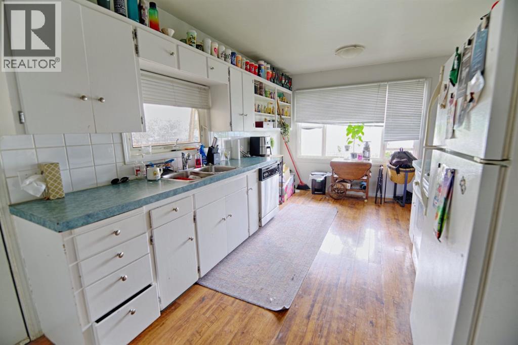 Photo 4 of 1141 Scenic Drive S, Lethbridge AB