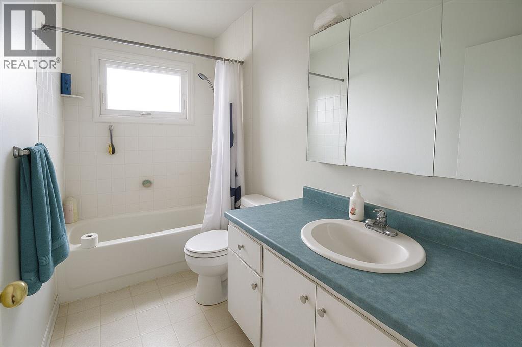 Photo 8 of 1141 Scenic Drive S, Lethbridge AB