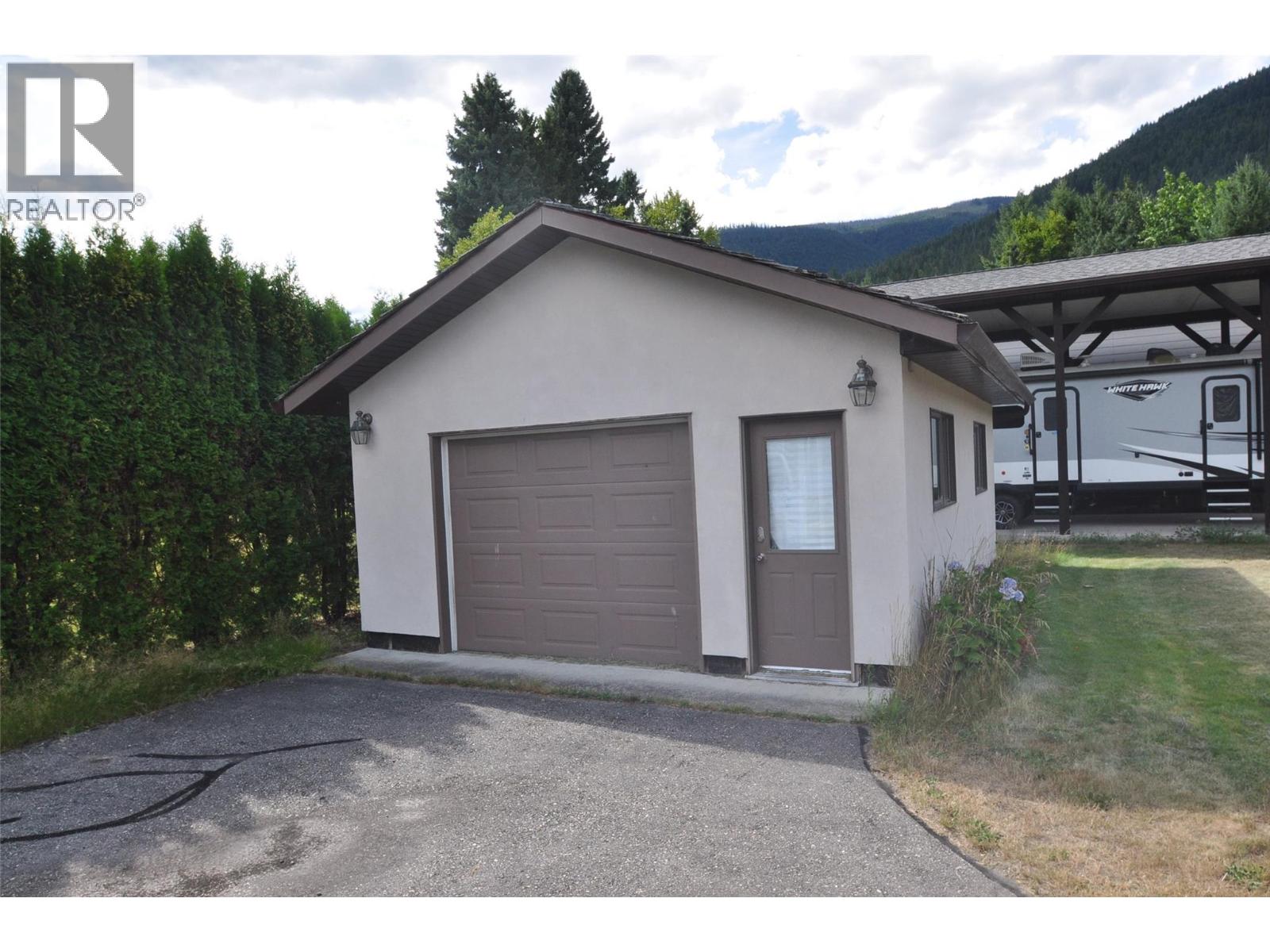 4108 HEROUX Road, Nelson