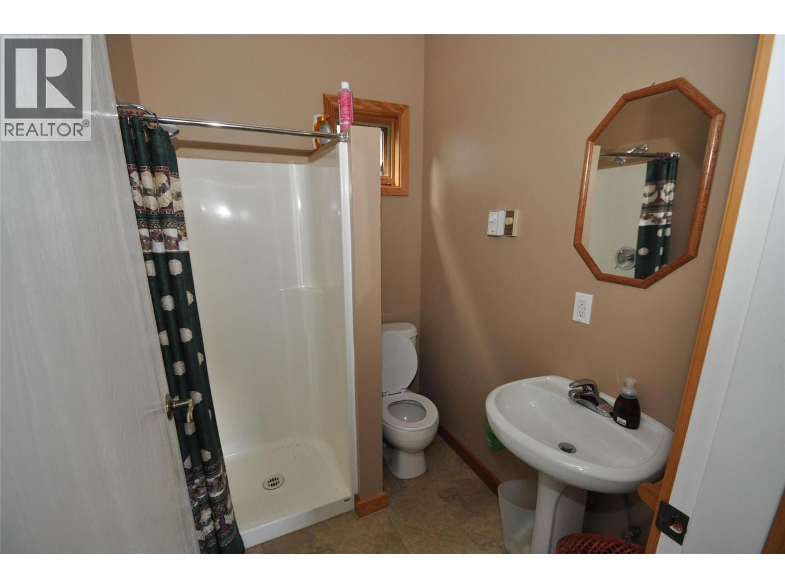 4108 HEROUX Road, Nelson