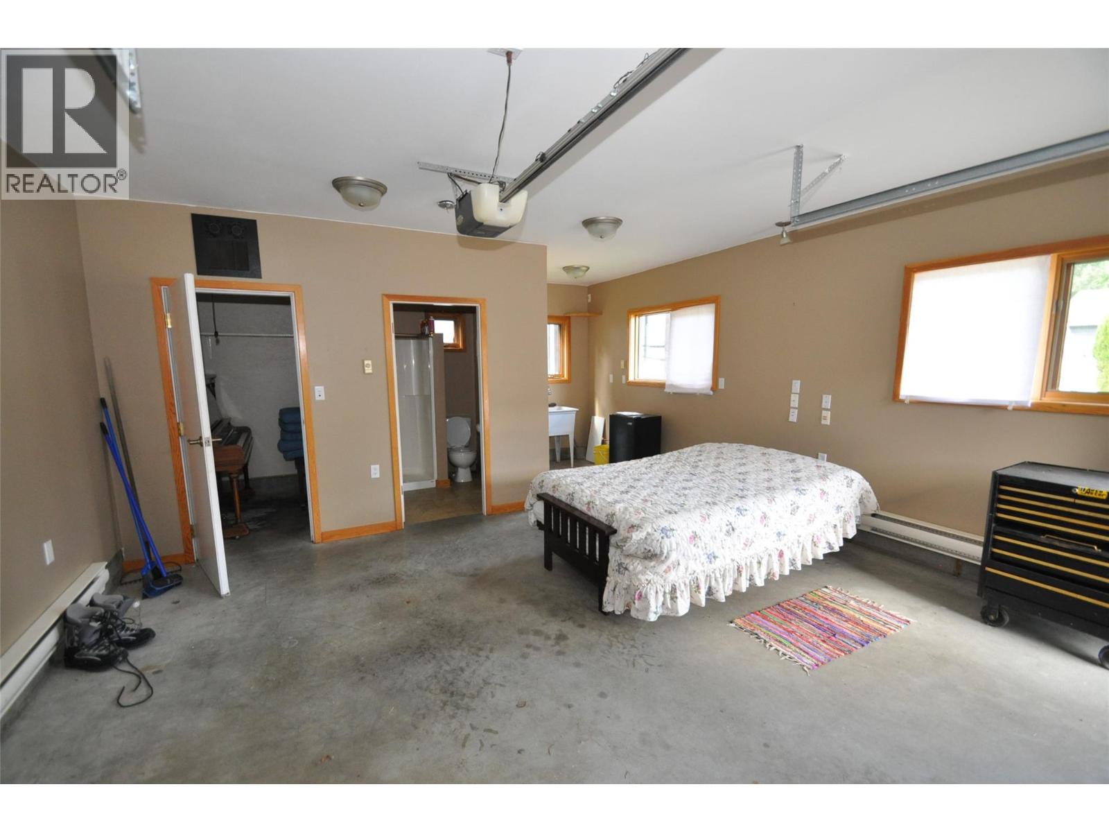 4108 HEROUX Road, Nelson