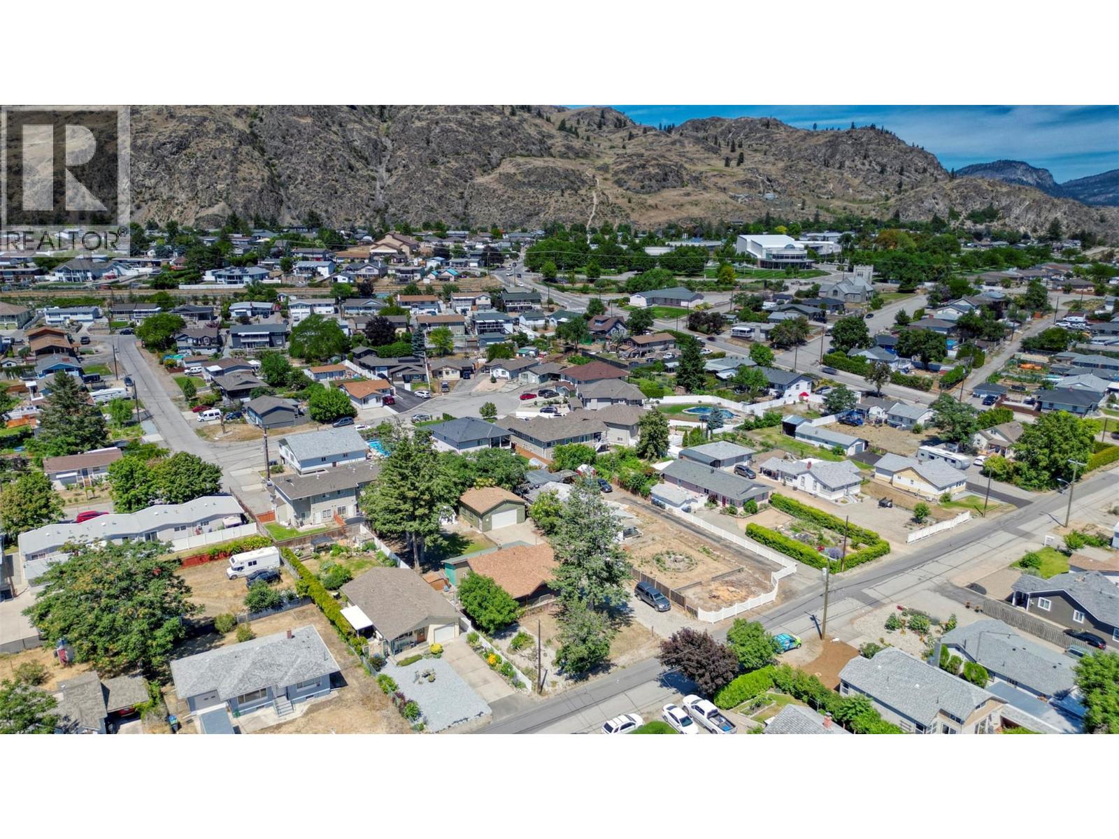 5870 Okanagan Street, Oliver