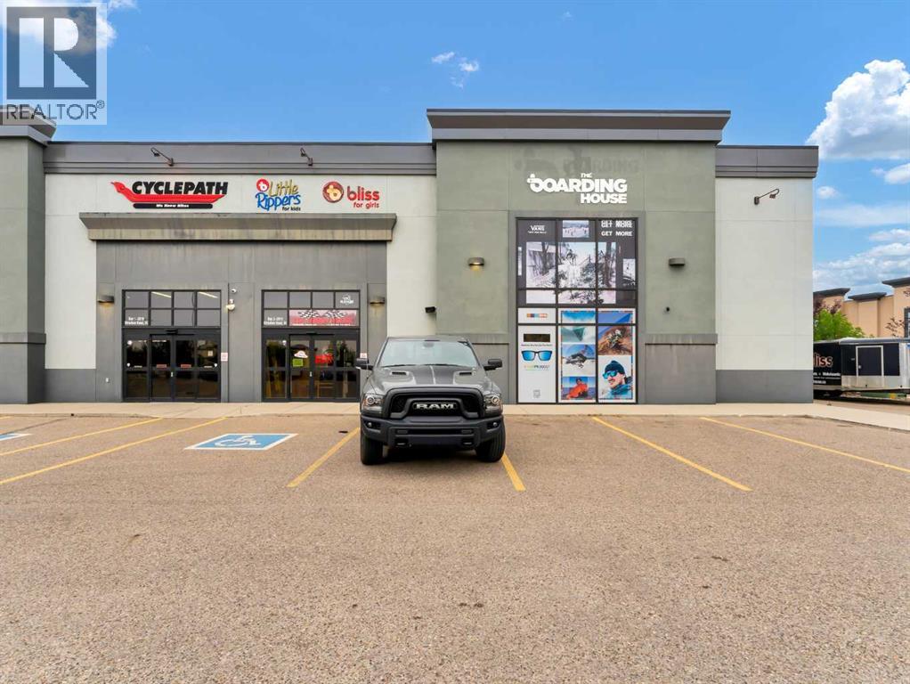 Photo 2 of 2 2010 Strachan Road Se, Medicine Hat AB