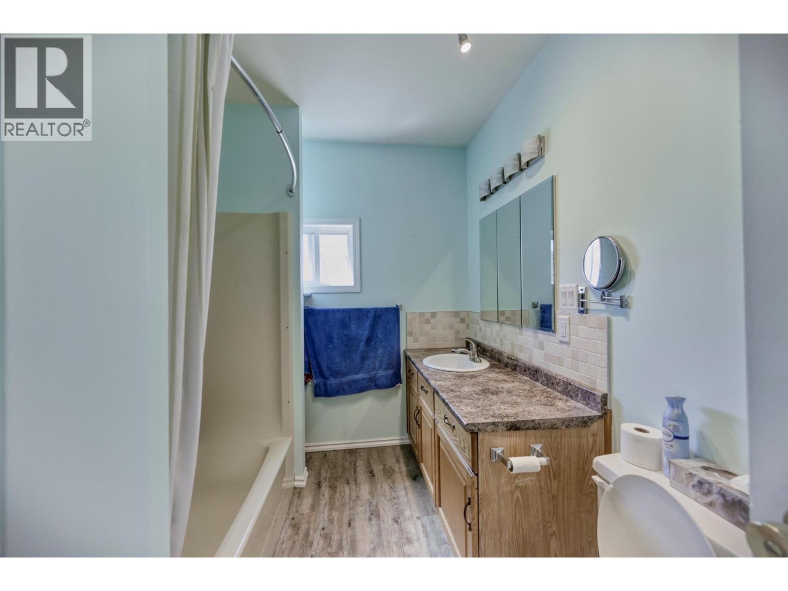 5870 Okanagan Street, Oliver