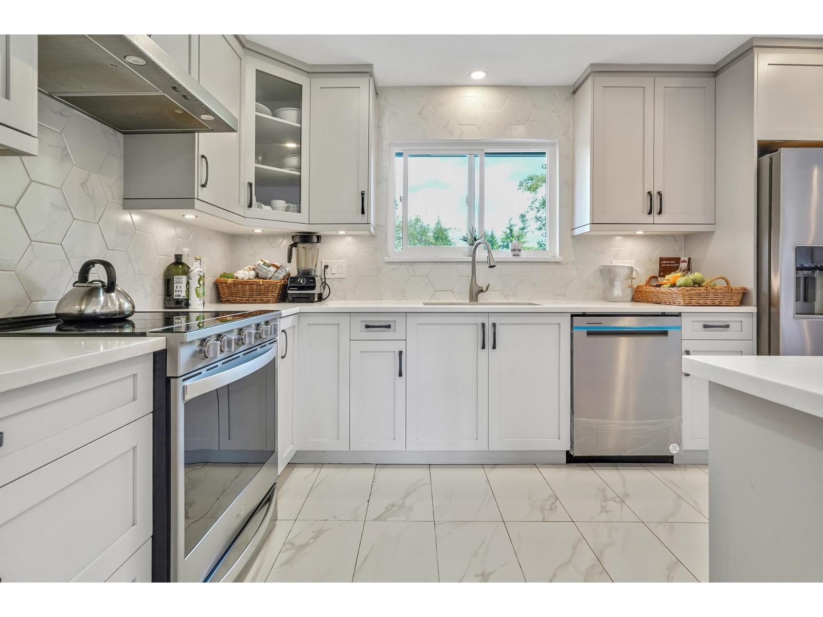 Photo 13 of 1728 156 Street, Surrey BC
