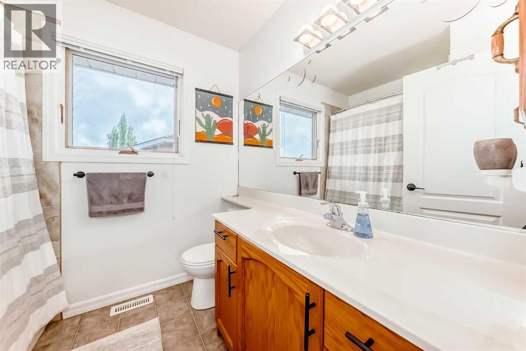 Photo 27 of 296 Lakeside Greens Crescent, Chestermere AB