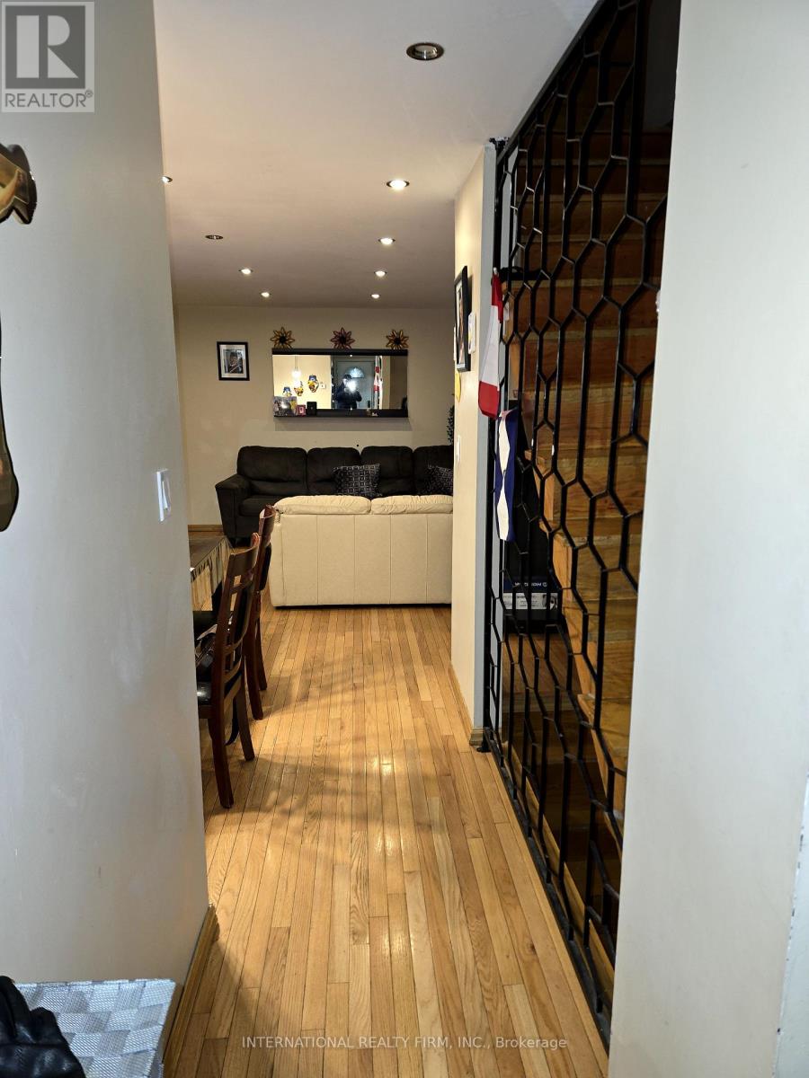Photo 3 of 26 3690 Keele Street, Toronto ON