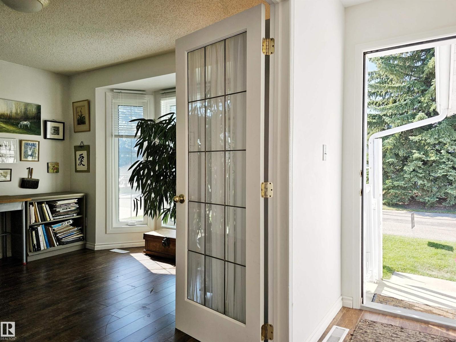 Photo 3 of 103 4408 37 St, Stony Plain AB