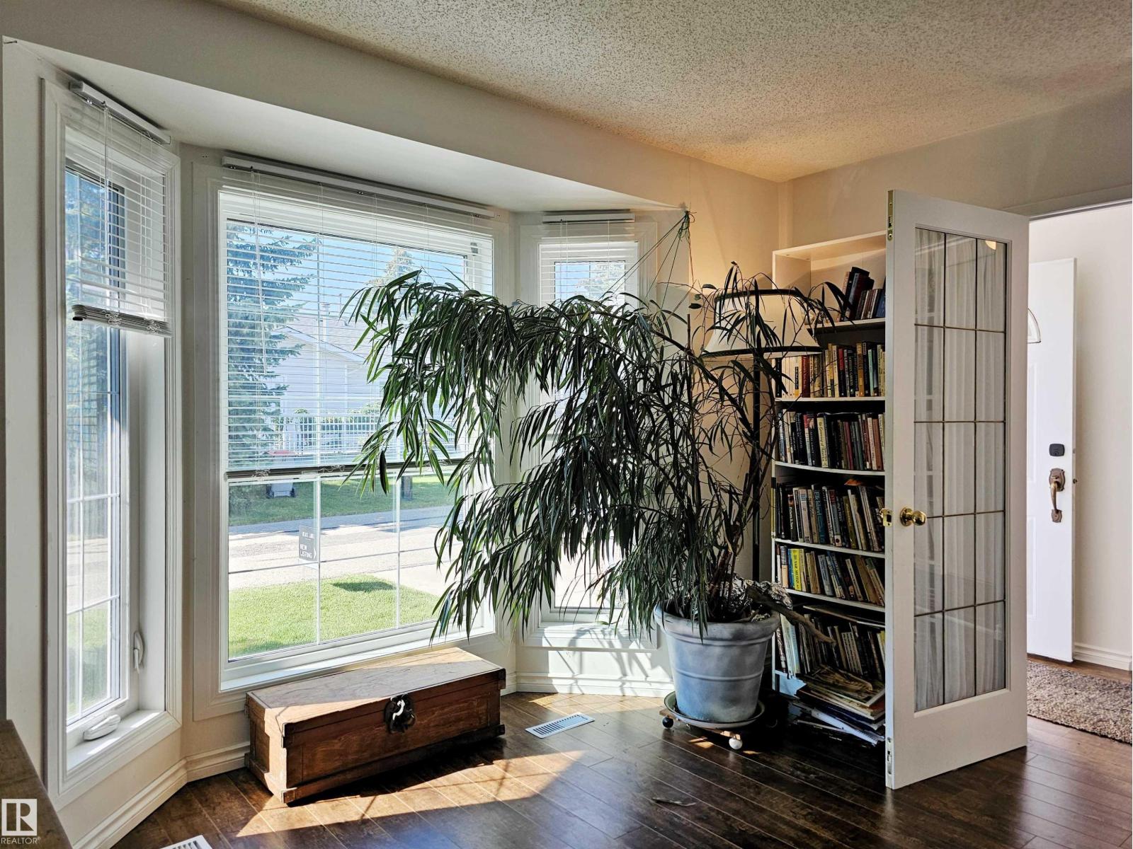 Photo 7 of 103 4408 37 St, Stony Plain AB