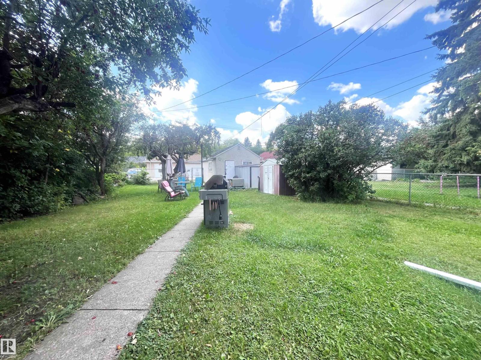 Photo 21 of 11206 104 St Nw, Edmonton AB