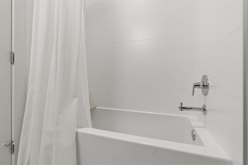 Photo 21 of 63 9718 161 A Street, Surrey BC