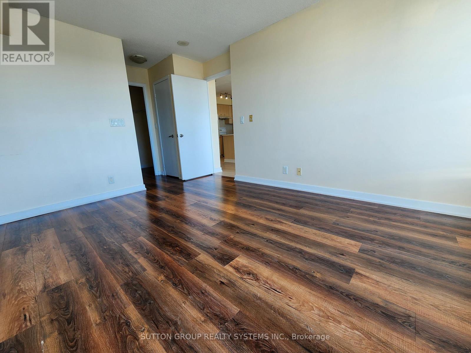 Photo 11 of 2809 38 Lee Centre Drive, Toronto ON