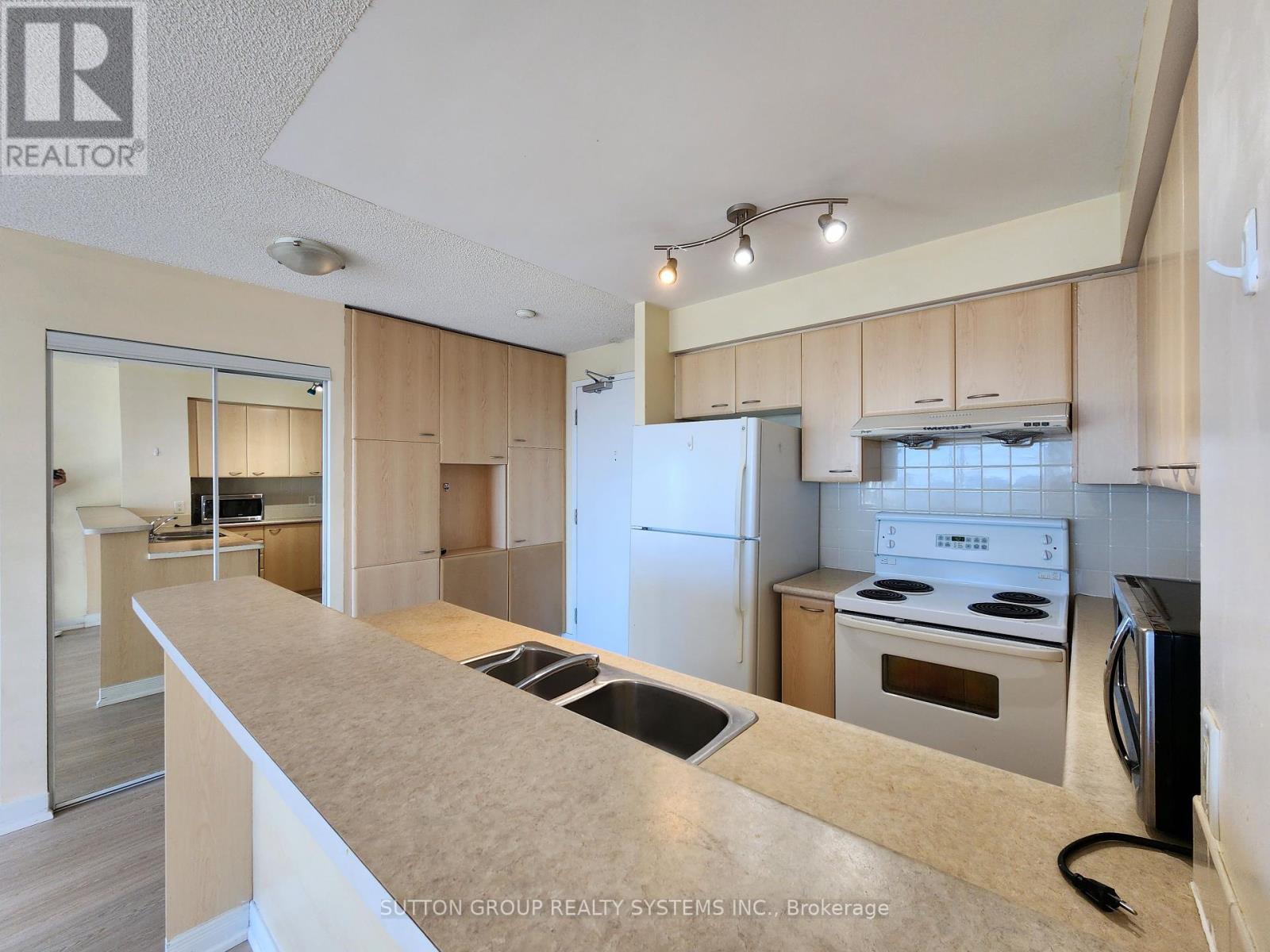 Photo 6 of 2809 38 Lee Centre Drive, Toronto ON