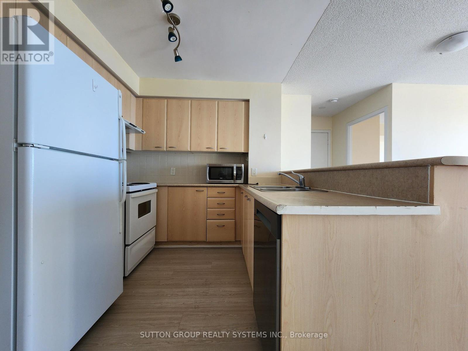 Photo 3 of 2809 38 Lee Centre Drive, Toronto ON