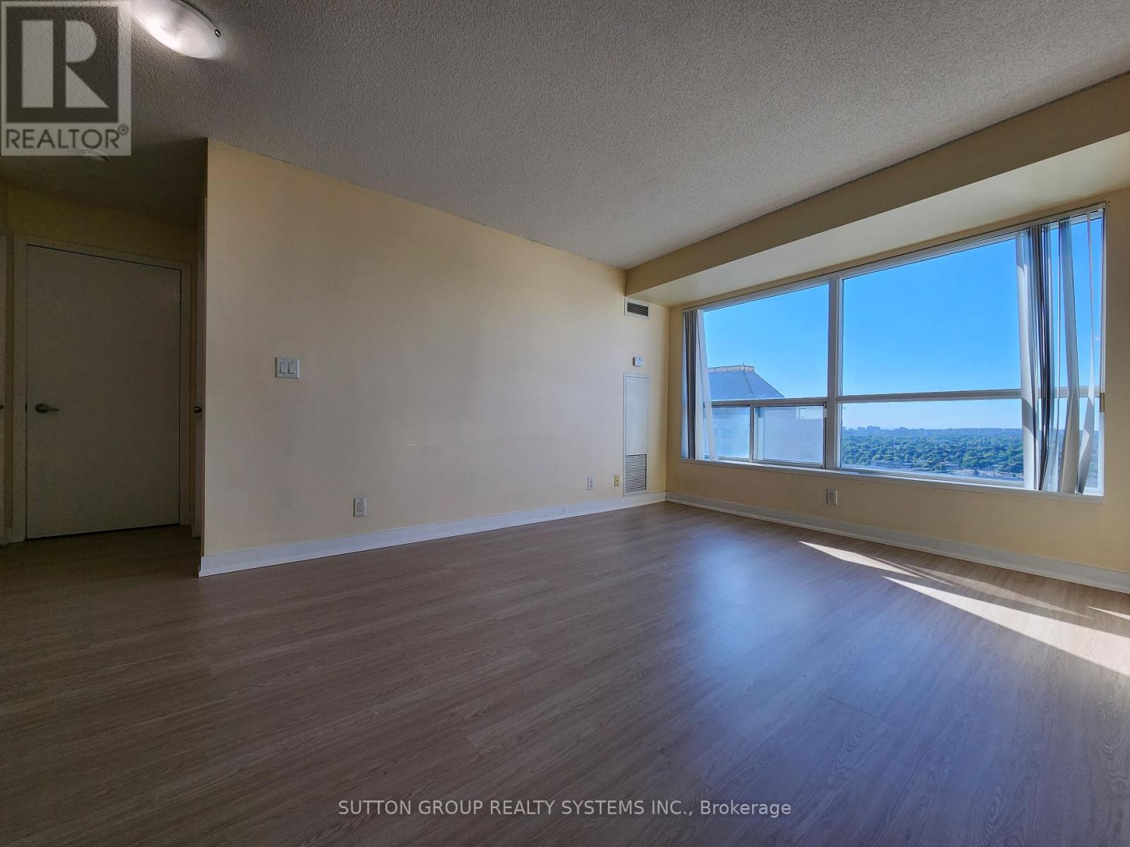 Photo 8 of 2809 38 Lee Centre Drive, Toronto ON