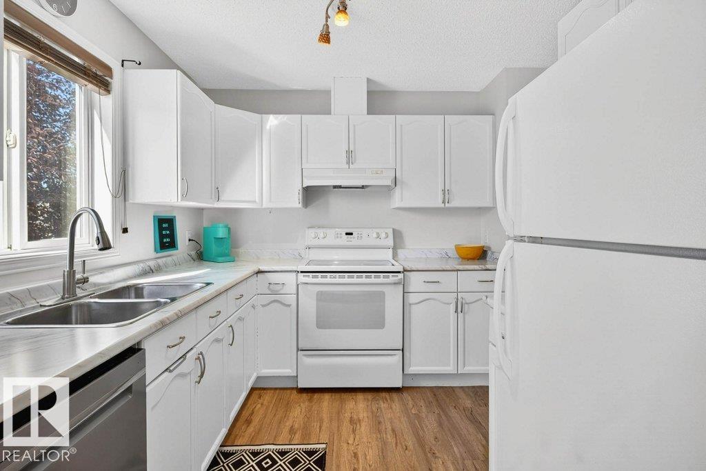 Photo 7 of 8329 160 Av Nw, Edmonton AB