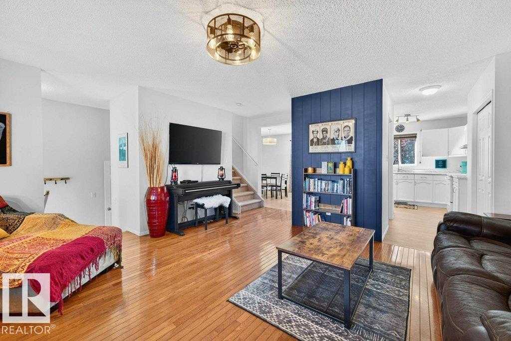 Photo 4 of 8329 160 Av Nw, Edmonton AB