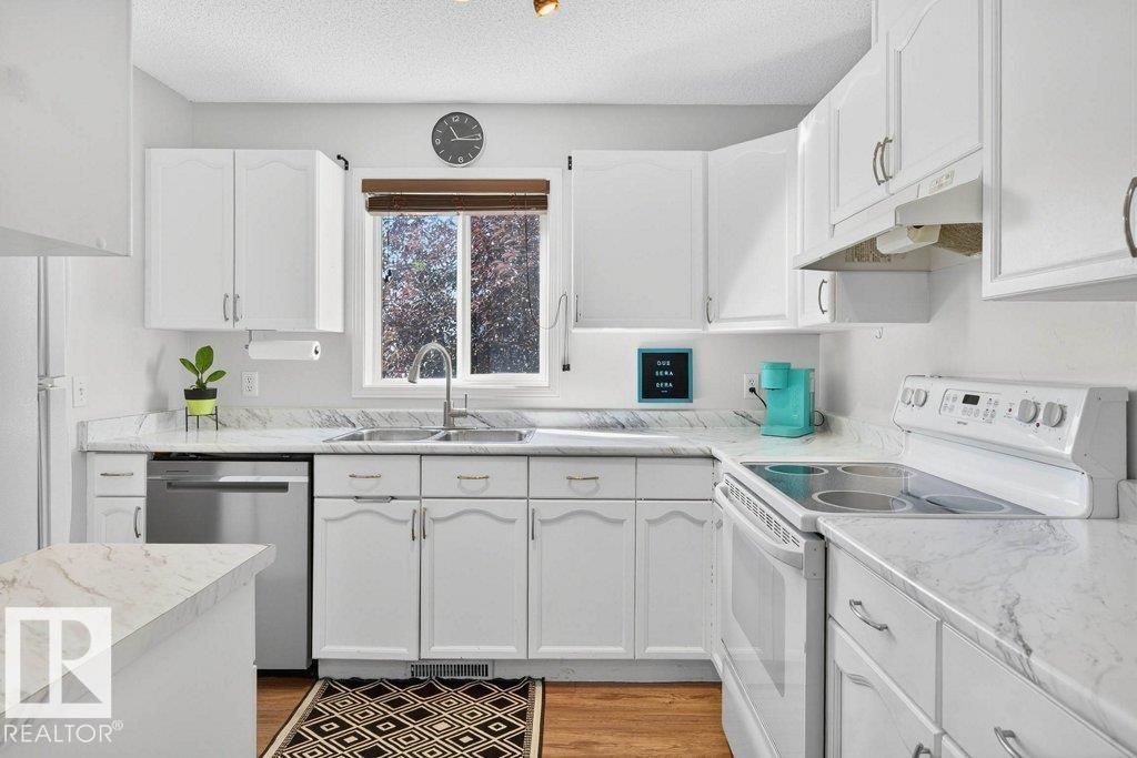 Photo 6 of 8329 160 Av Nw, Edmonton AB