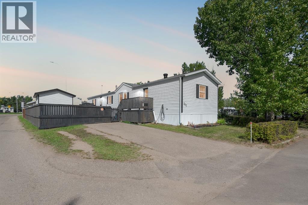 Photo 2 of 253 Grenfell Crescent, Fort Mcmurray AB