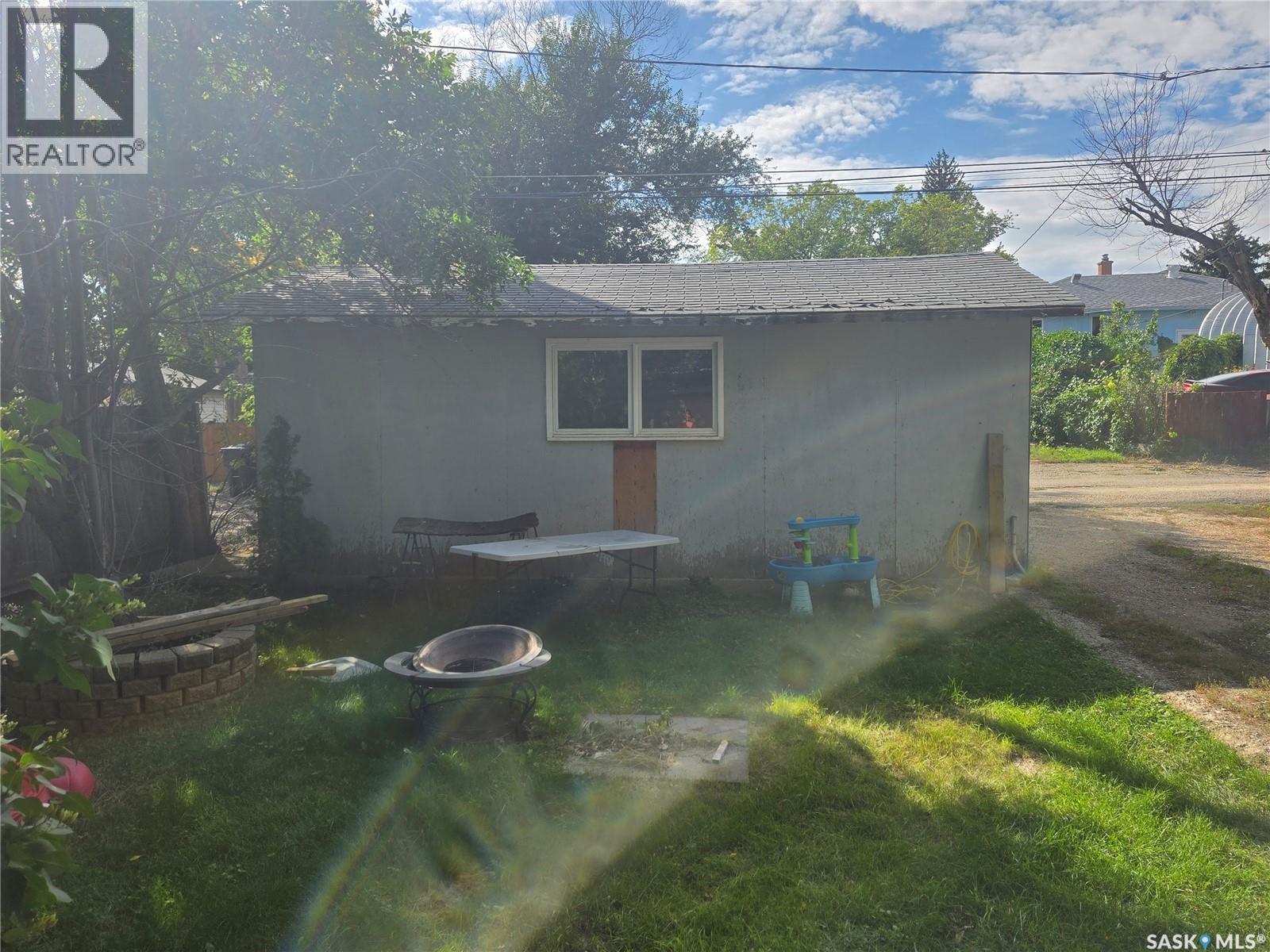 Photo 13 of 428 7th Avenue Nw, Swift Current SK