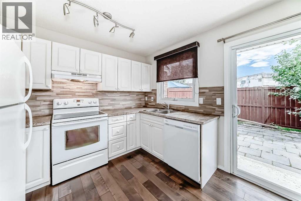 Photo 2 of 22 3620 51 Street Sw, Calgary AB