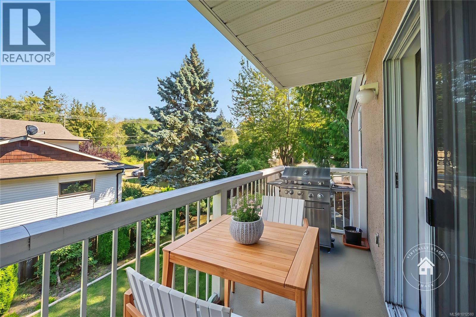 Photo 8 of 9 141 Sixth Ave, Qualicum Beach BC