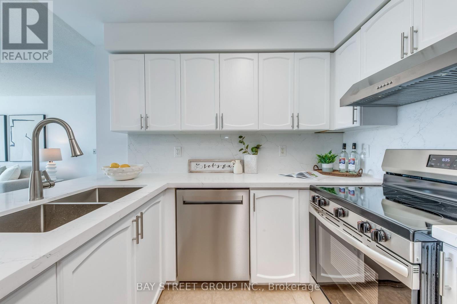 Photo 4 of 1905 5500 Yonge Street, Toronto ON