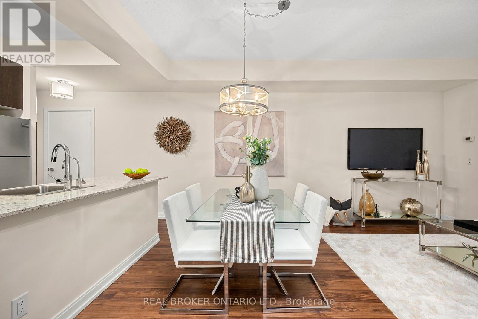 Photo 11 of 119 181 Village Green Square, Toronto ON