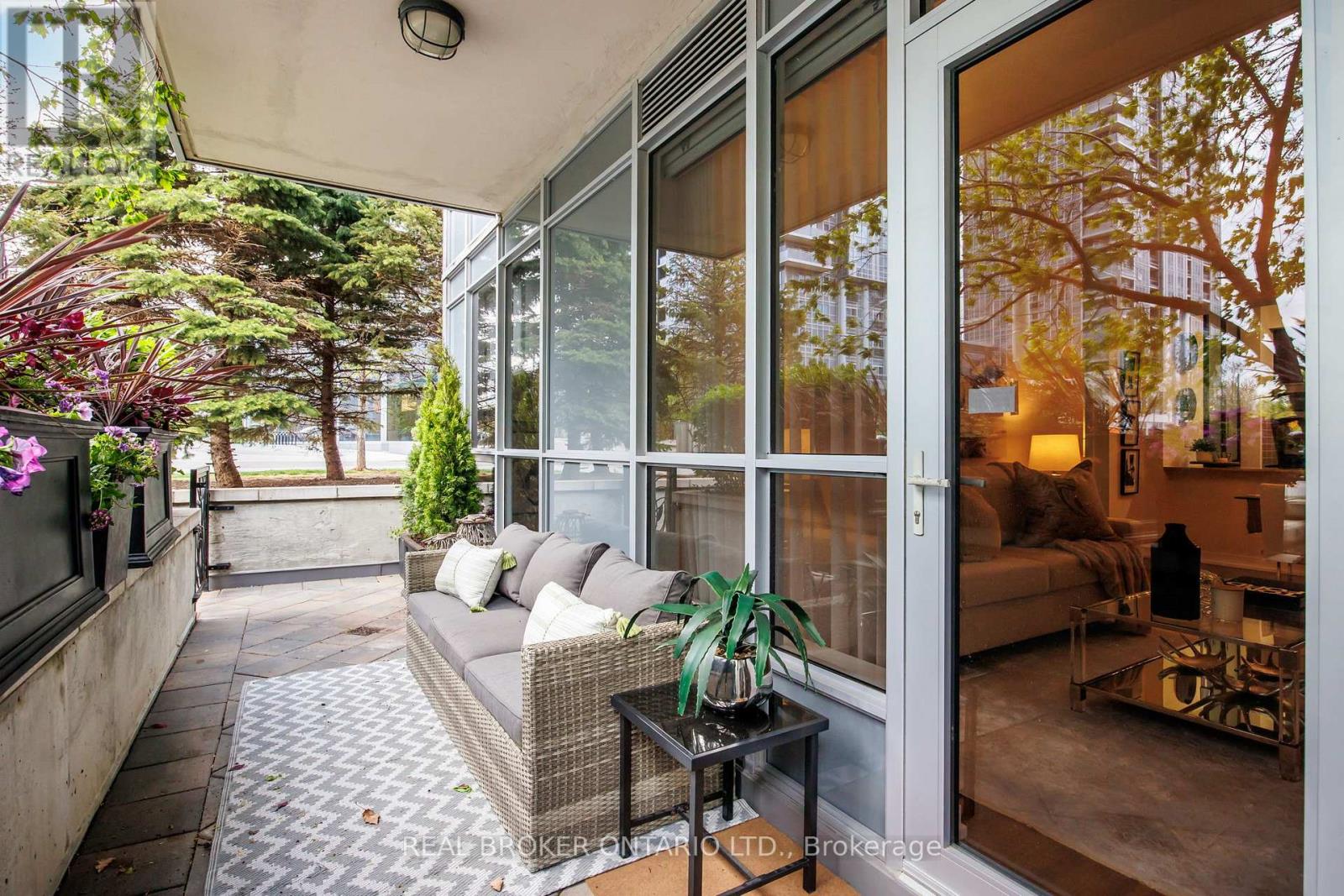 Photo 21 of 119 181 Village Green Square, Toronto ON
