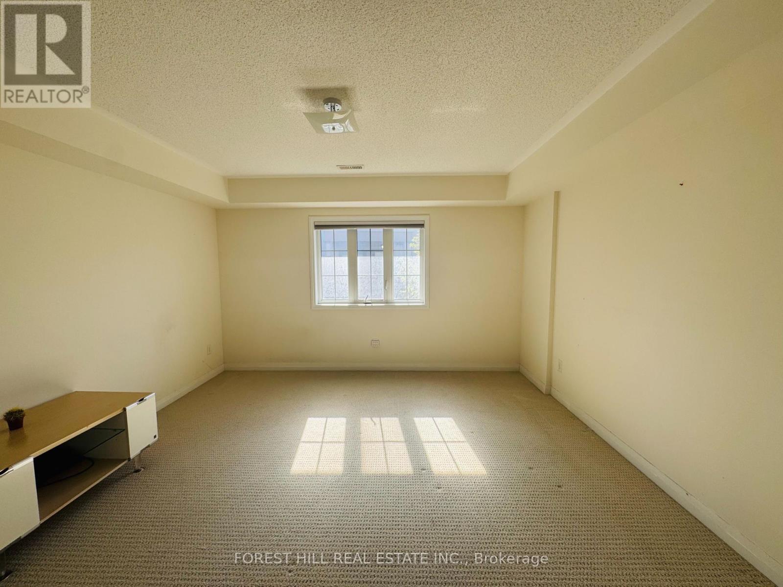 Photo 2 of 5 80 Bell Estate Road, Toronto ON