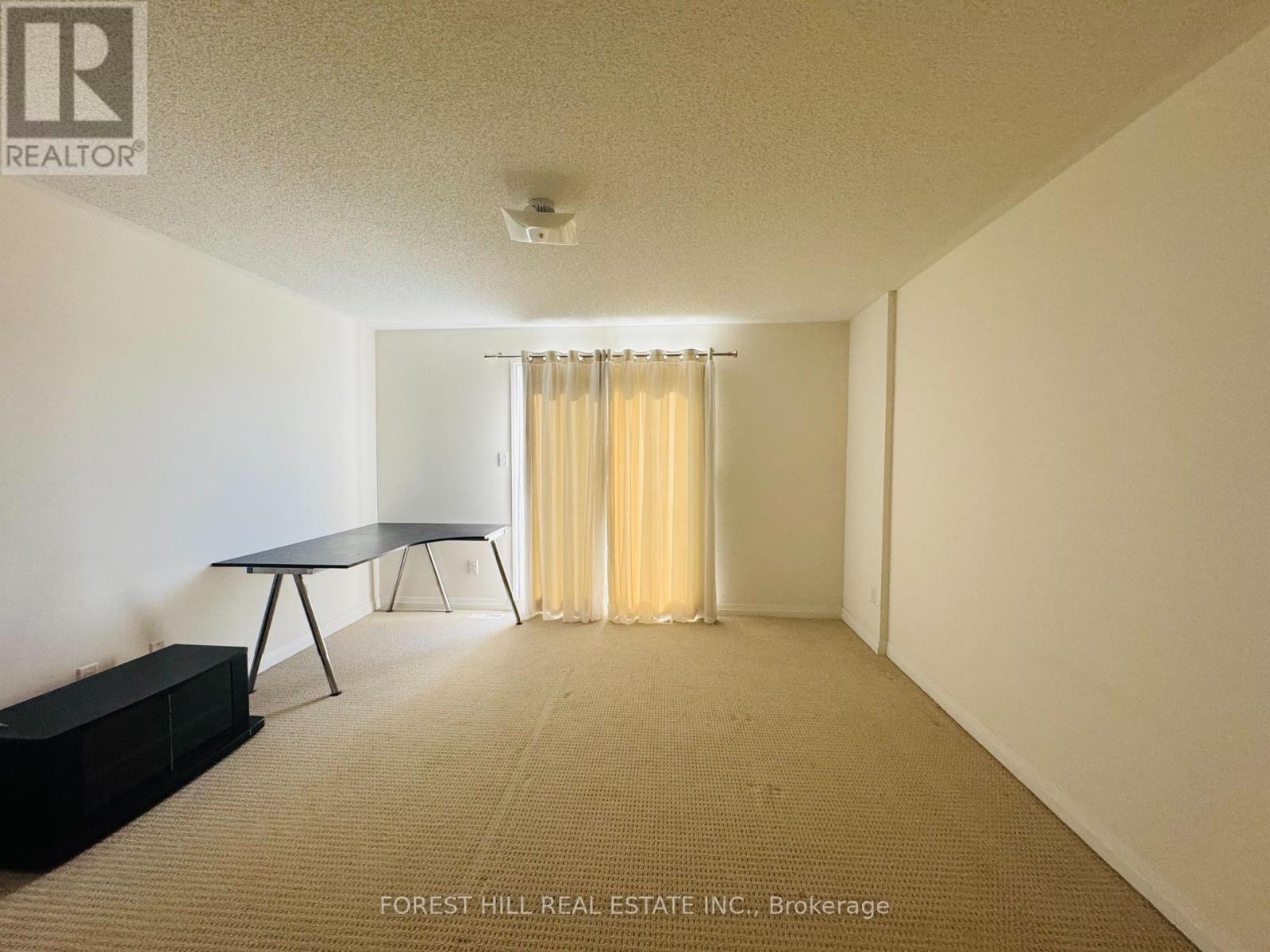 Photo 4 of 5 80 Bell Estate Road, Toronto ON