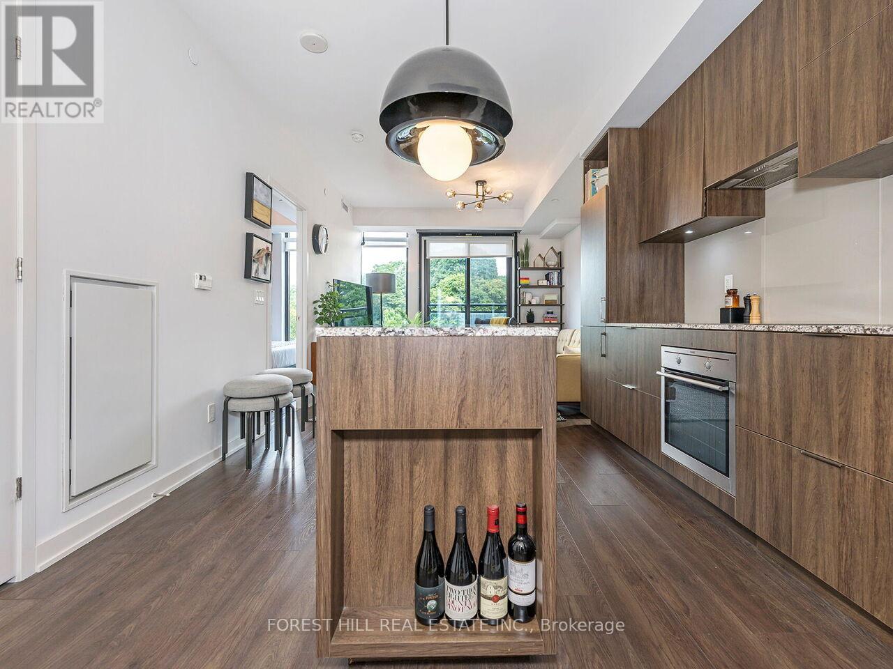 Photo 7 of 406 1990 Bloor Street W, Toronto ON