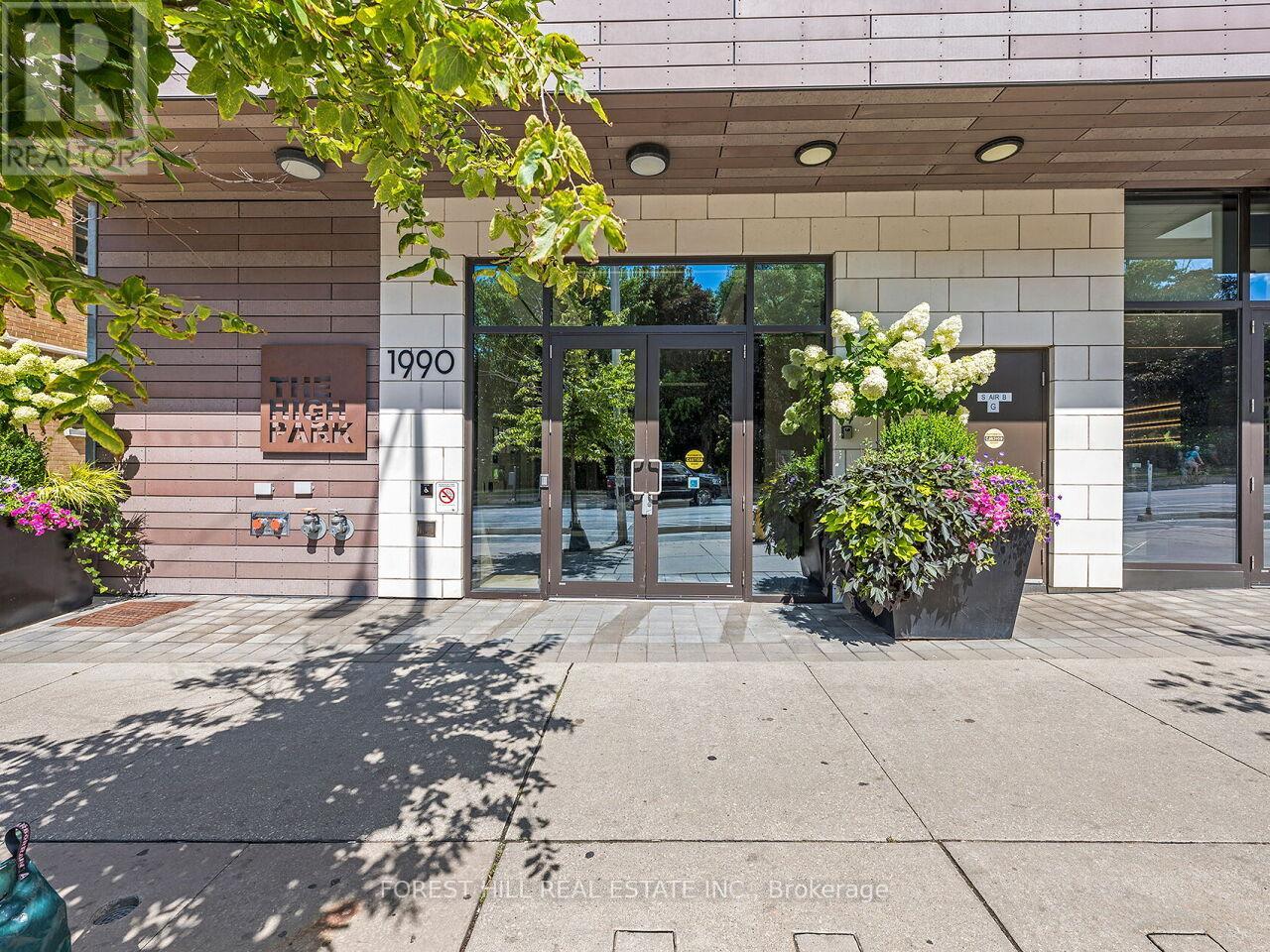 Photo 4 of 406 1990 Bloor Street W, Toronto ON