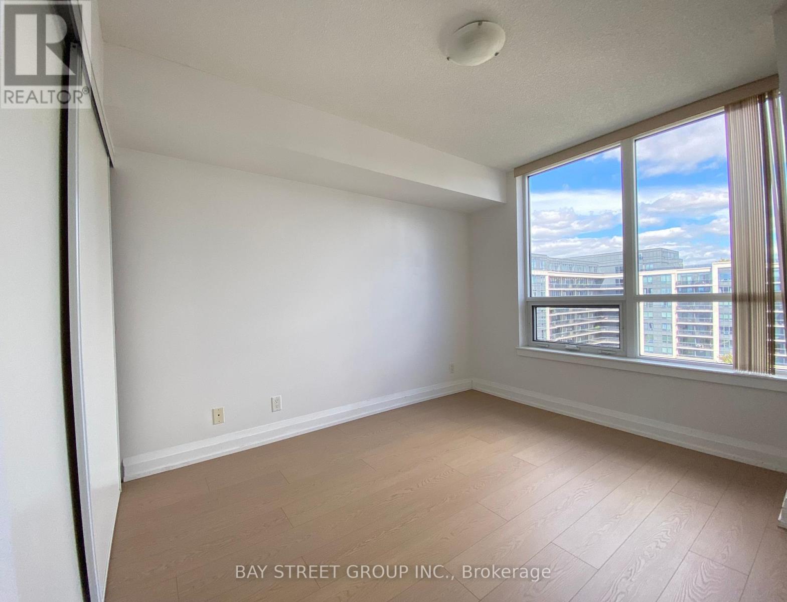 Photo 12 of 925 370 Highway 7 E, Richmond Hill ON