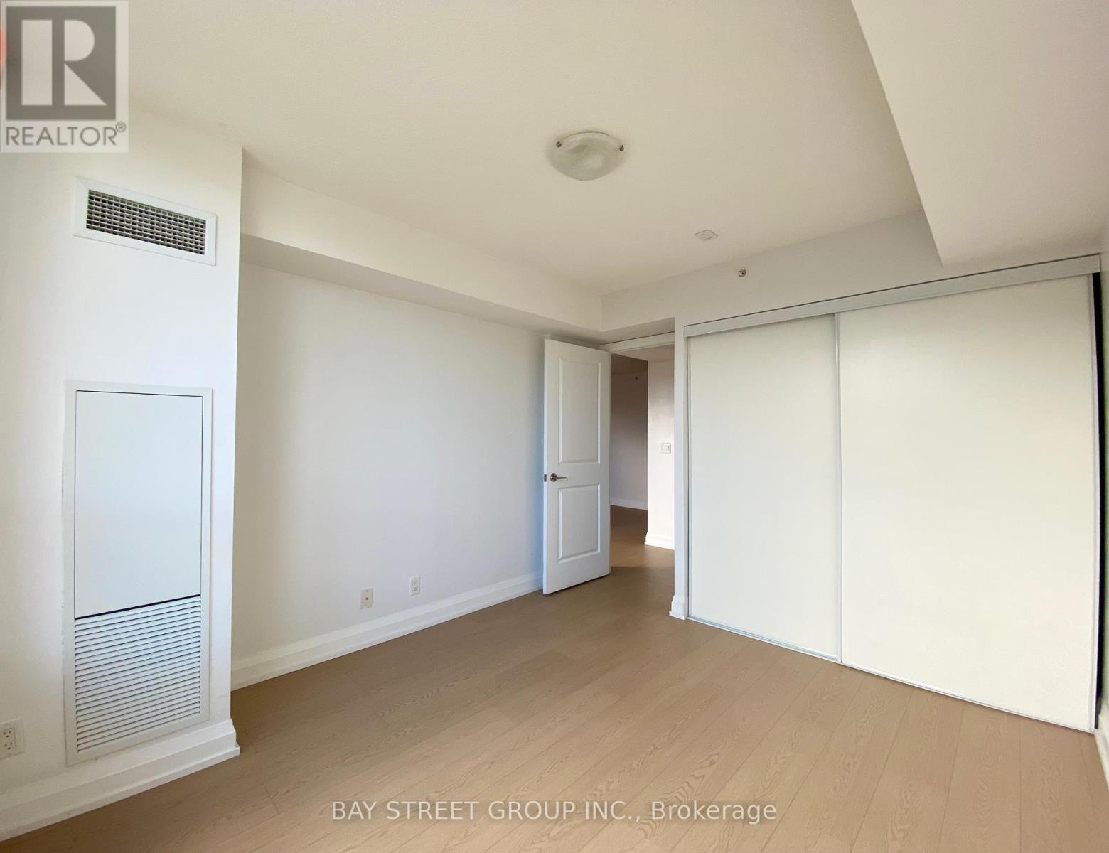 Photo 13 of 925 370 Highway 7 E, Richmond Hill ON
