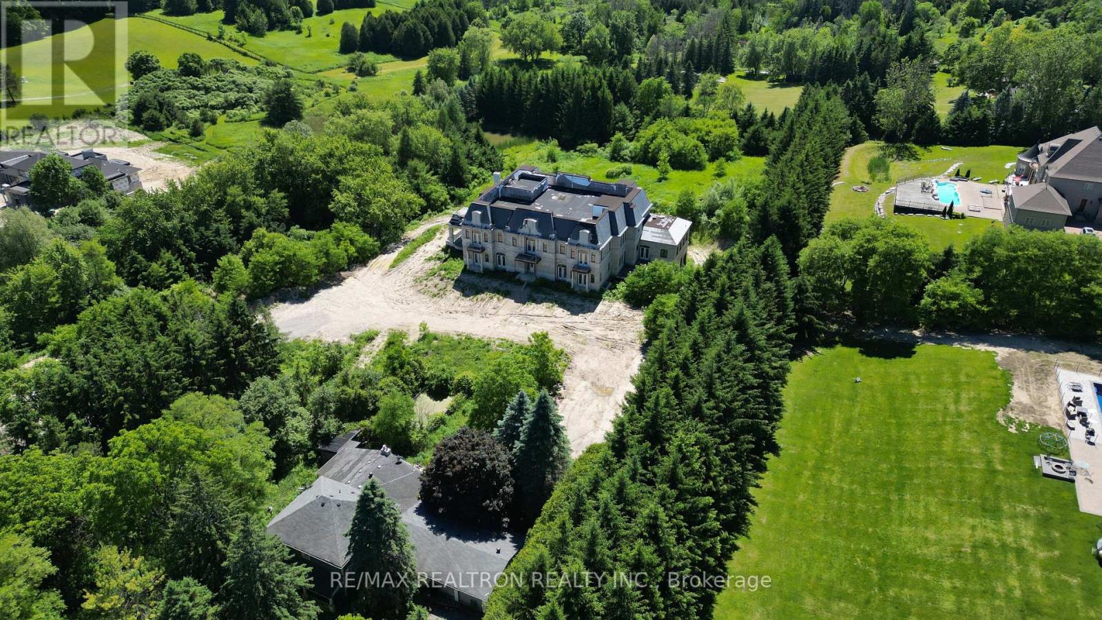 Photo 8 of 15230 Keele Street, King ON