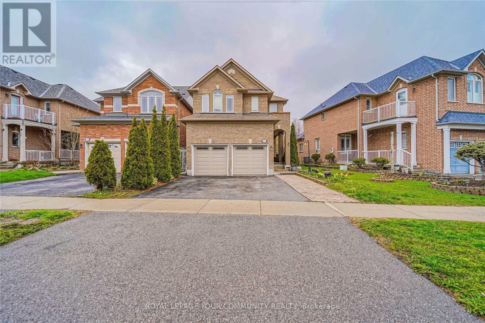 Photo 2 of 106 Snowy Meadow Avenue, Richmond Hill ON